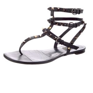 Valentino Garavani rockstud gladiator sandals black size 9. IT 39 Pre-loved